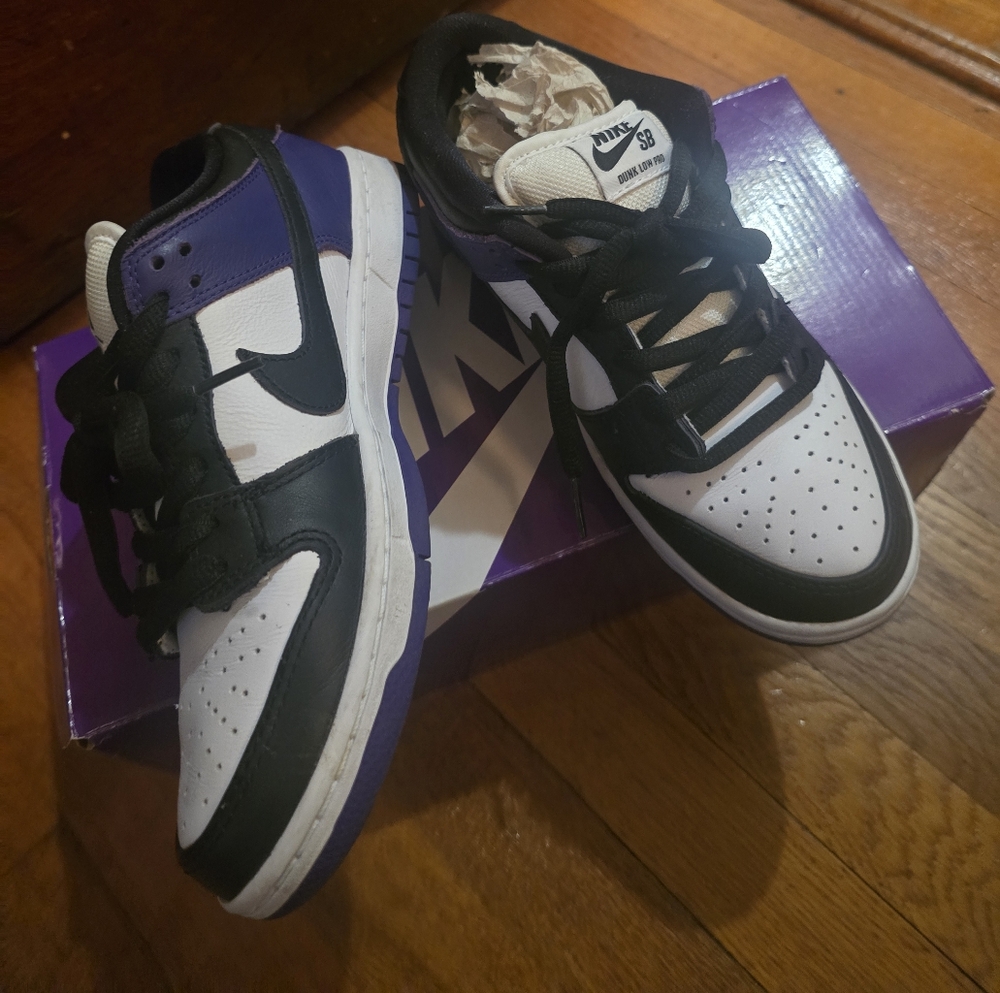 Woman size 8-Nike Black, White, and Purple - Picture 2 of 6